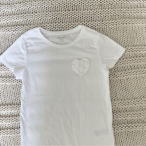 NWOT Old Navy White Tee with Heart Detail Girl's Top Size Large - Picture 2 of 5